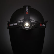 Headlamp Isi Ulang Ledlenser H7R Core 1000lm IP67 Peredup Cahaya Tanpa Langkah Fokus Lanjutan